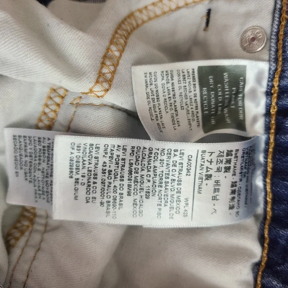 Levi's Jeans 502 Taper Fit Five Pockets Medium Wash Blue Size 36 x 30 - Picture 9 of 11